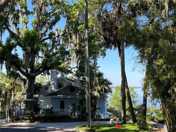 629 HELEN STREET , MOUNT DORA, FL 32757