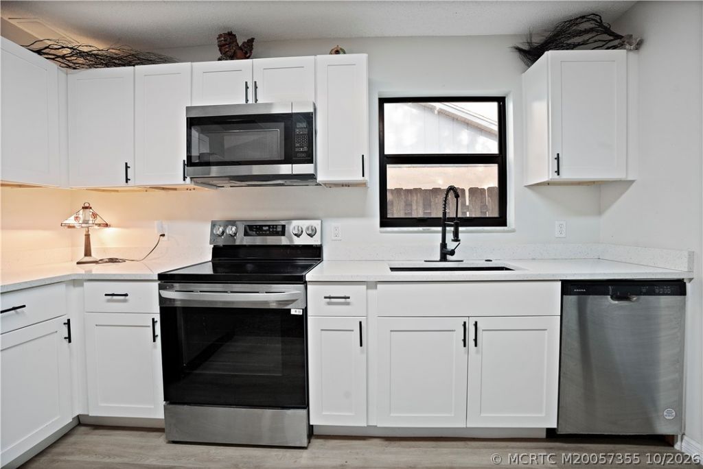 5030 SE Dell Street , Stuart, FL 34997 Photo