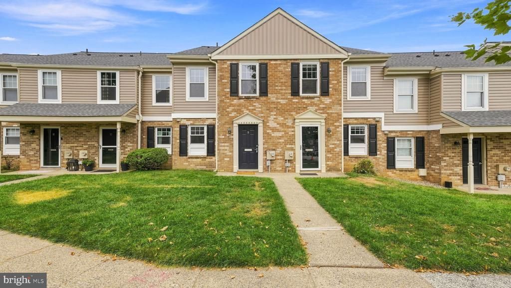 9 YORKTOWN COURT , BLUE BELL, PA 19422