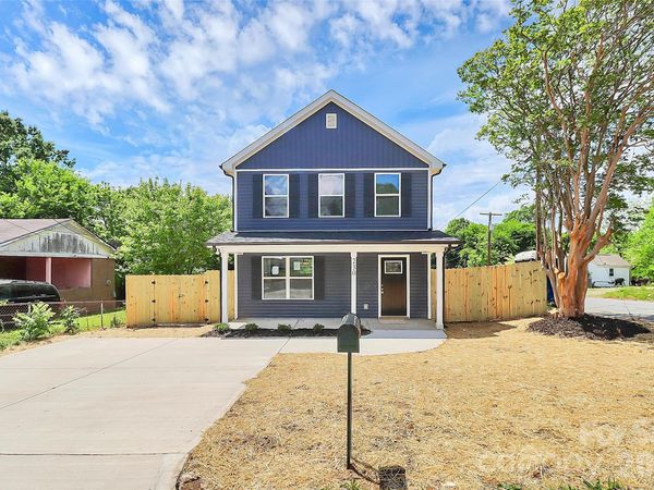 18 4th Avenue , Hickory, NC 28602