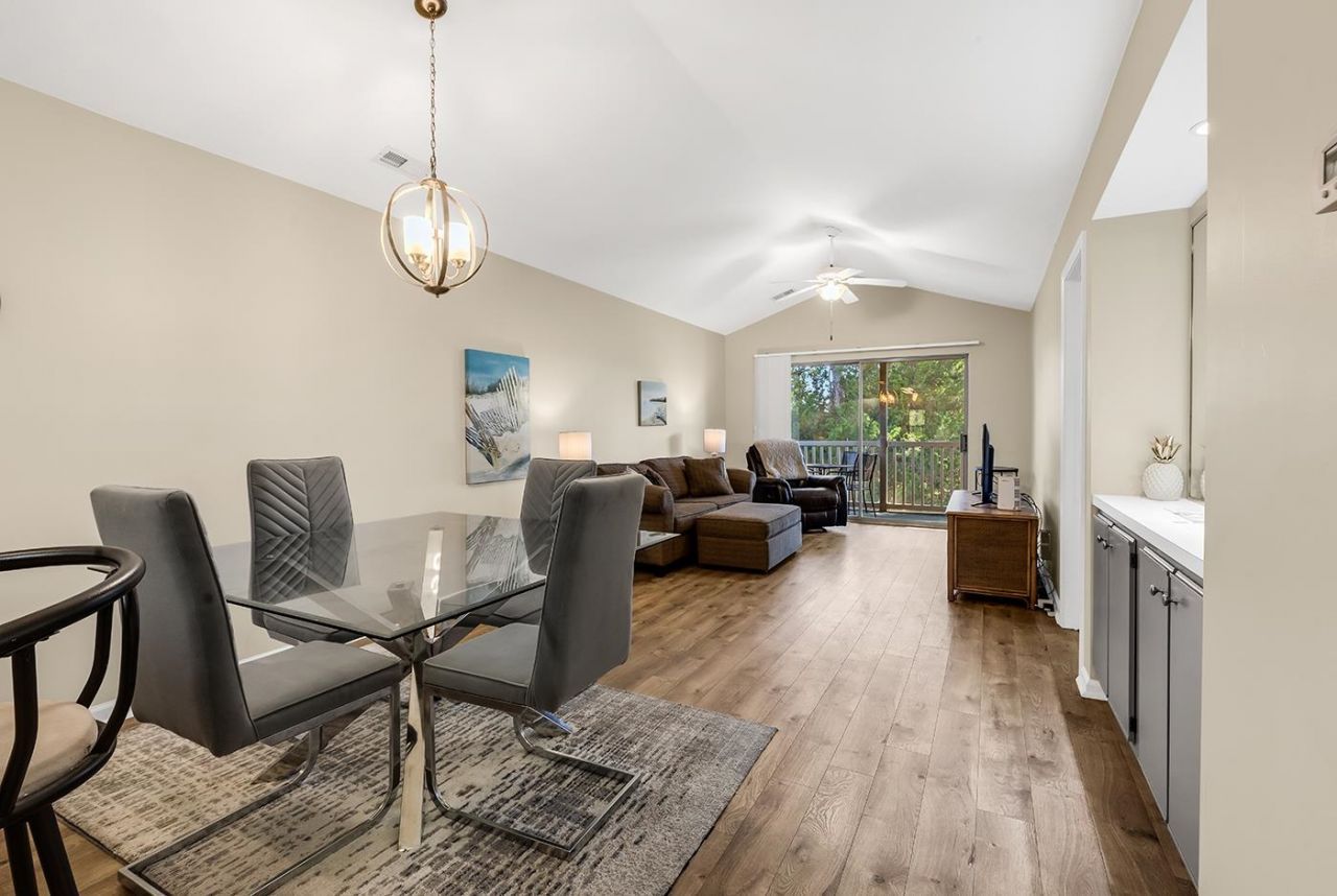 320 Pinehurst Ln.  Photo 8