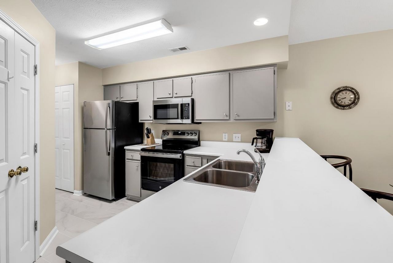 320 Pinehurst Ln.  Photo 9