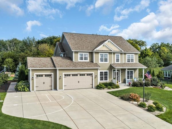 W275N342 Arrowhead TRAIL, Waukesha, WI 53188