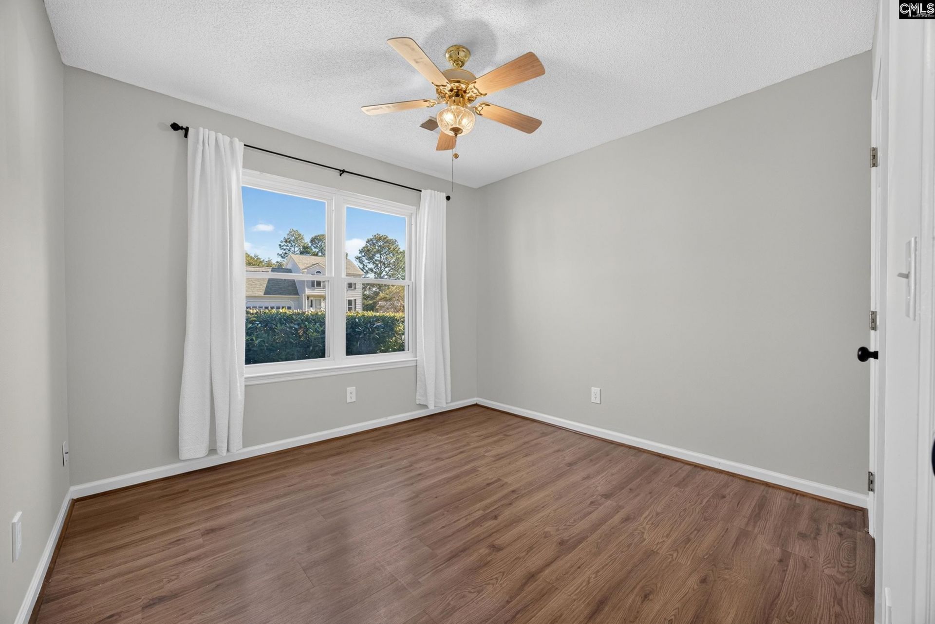 425 Elmhurst Court  Photo 14