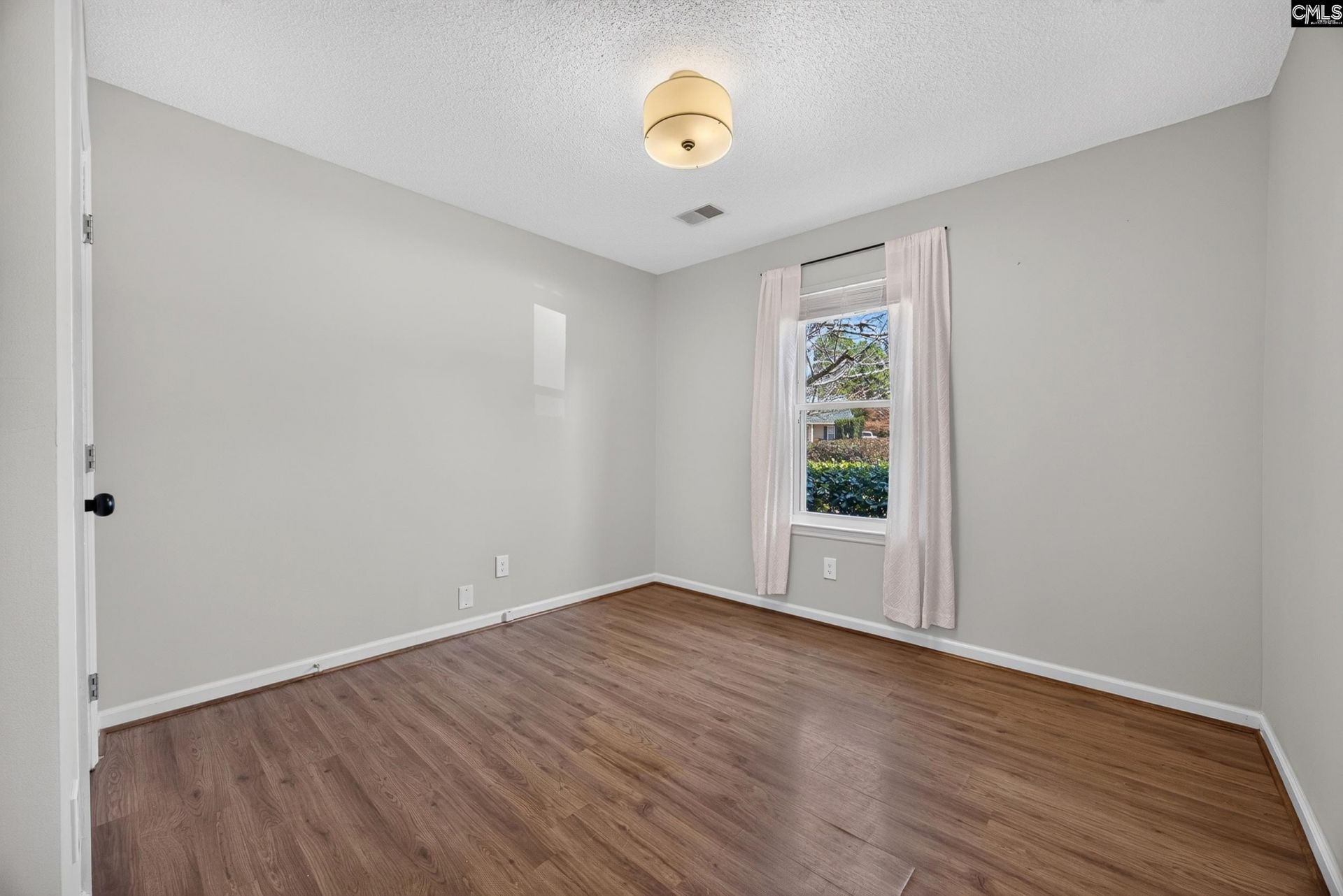 425 Elmhurst Court  Photo 17