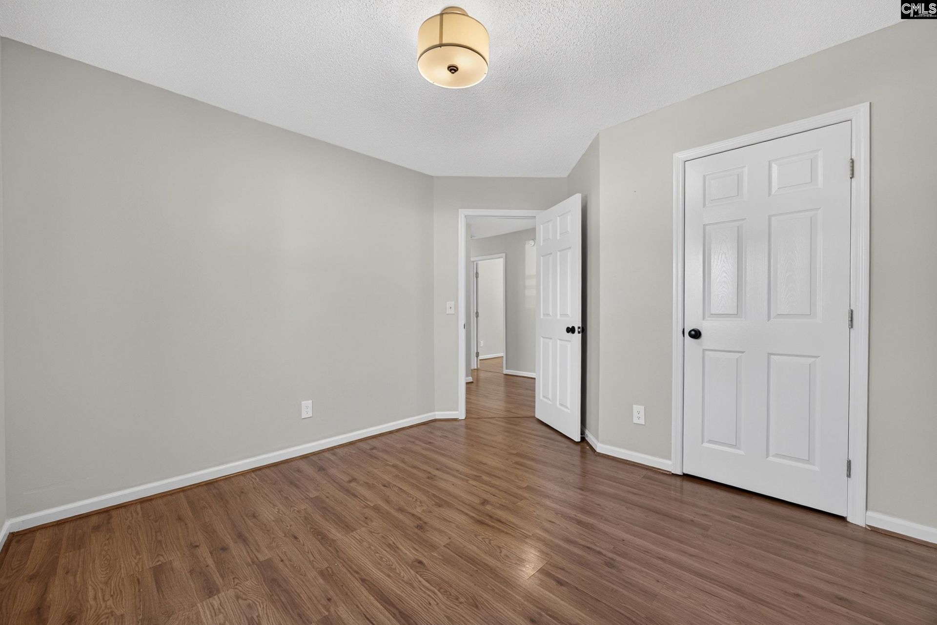 425 Elmhurst Court  Photo 18