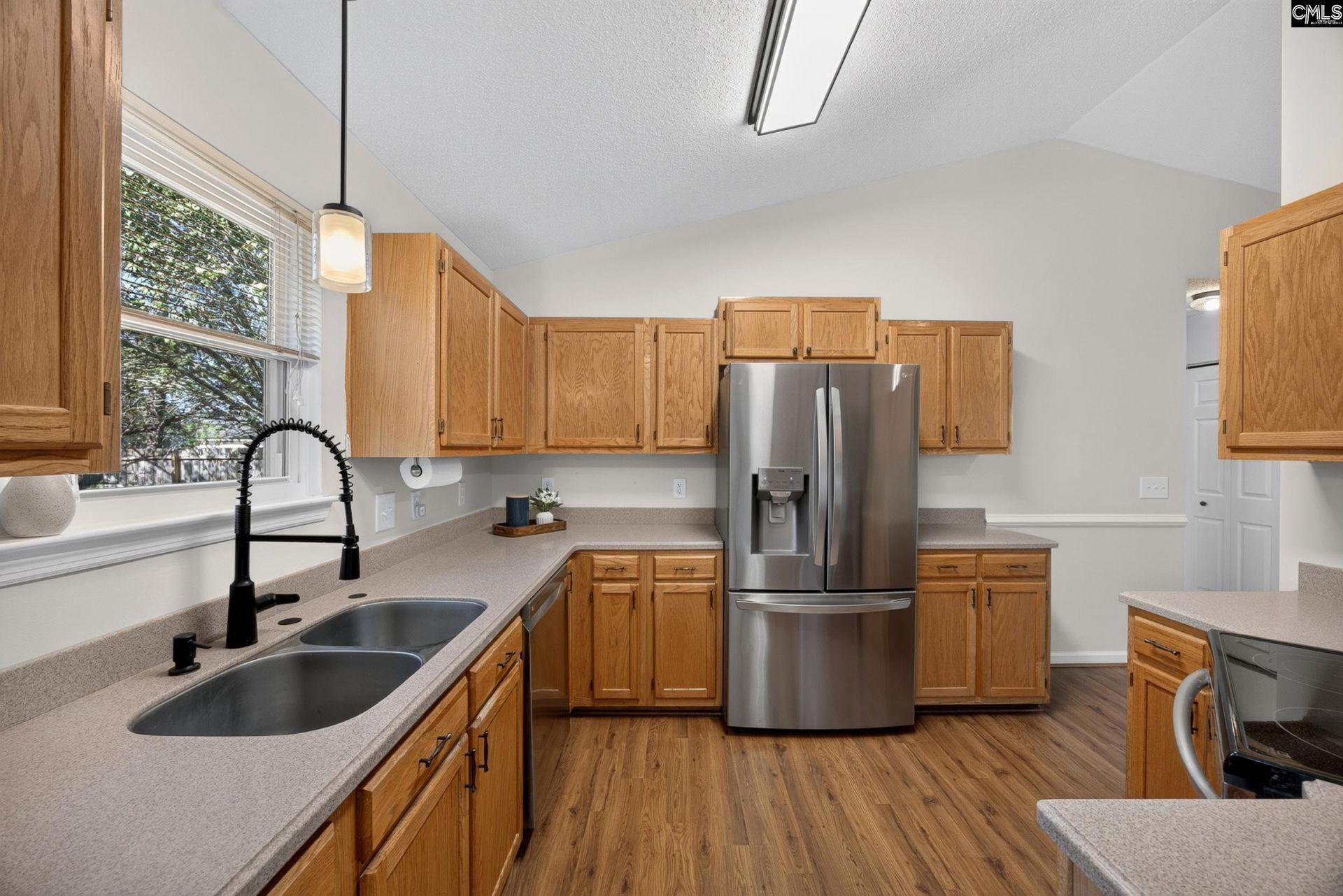425 Elmhurst Court  Photo 6