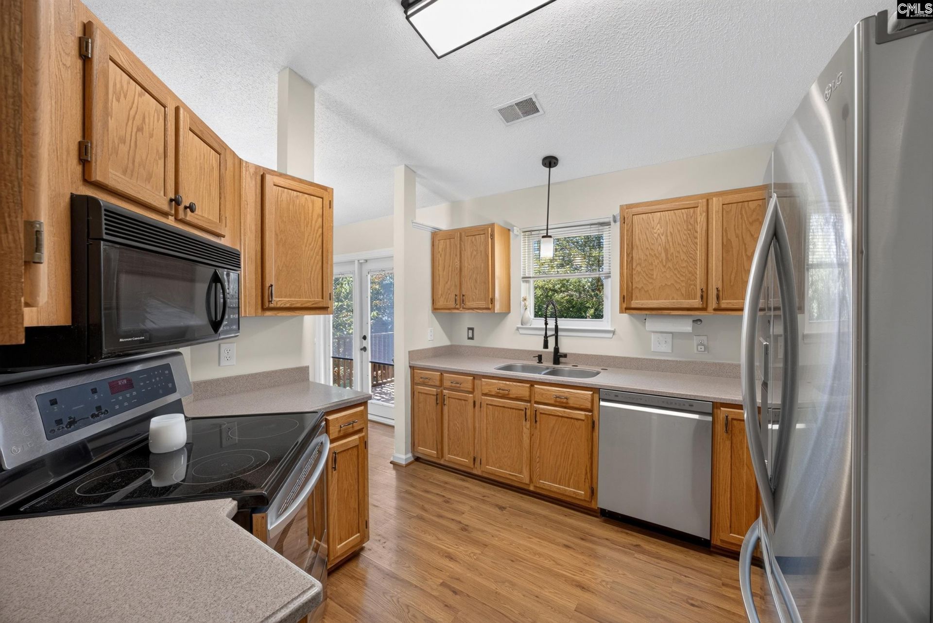 425 Elmhurst Court  Photo 7