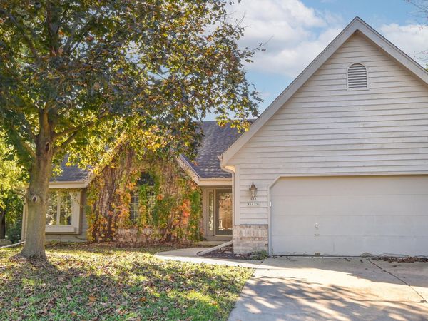 N53W14231 Invery Dr, Menomonee Falls, WI 53051