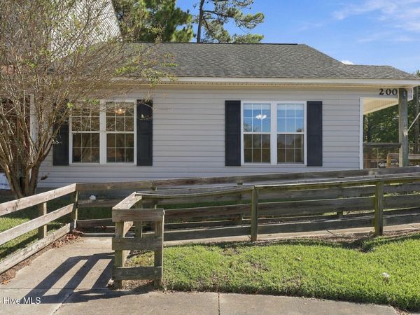 200 Palace Circle , Jacksonville, NC 28546