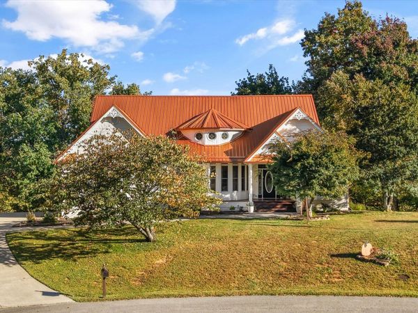 286 Bobcat Tr, Caryville, TN 37714