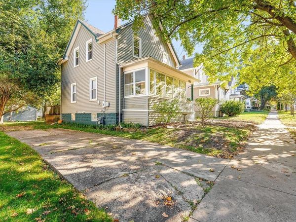 131 N Chicago, ROCKFORD, IL 61107