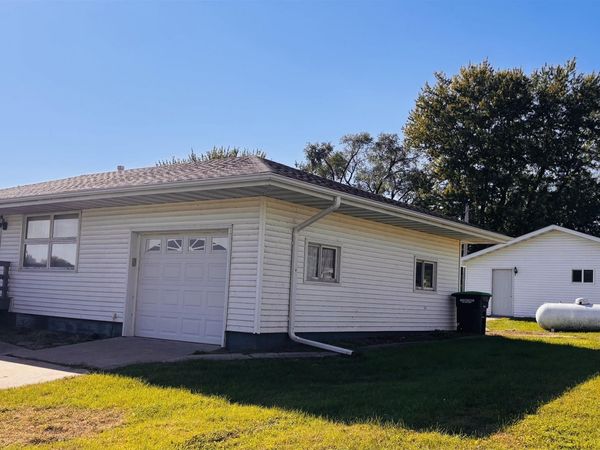 607 Texas Street, Bonaparte, IA 52620