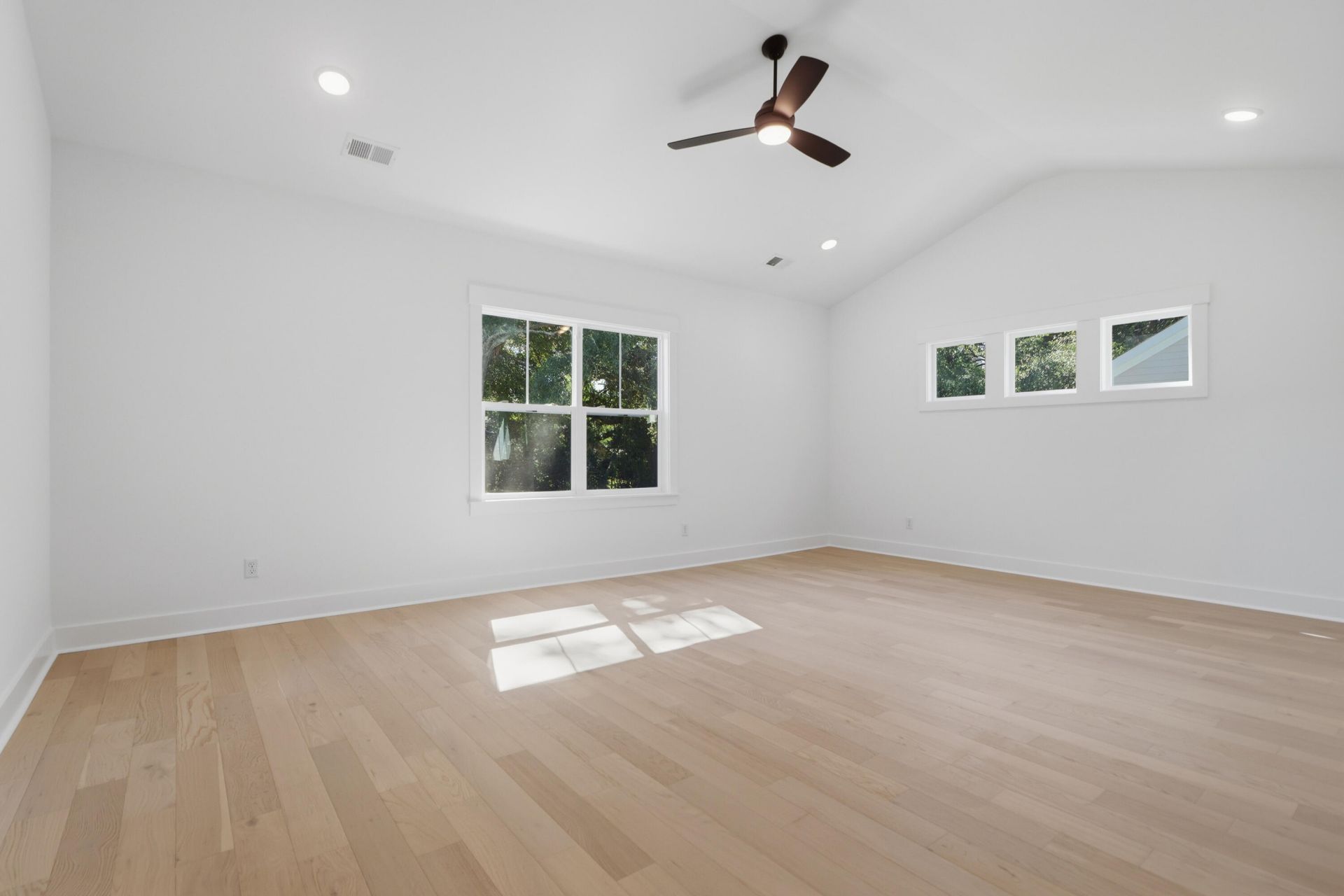 1411 Iroquois Street Photo 27