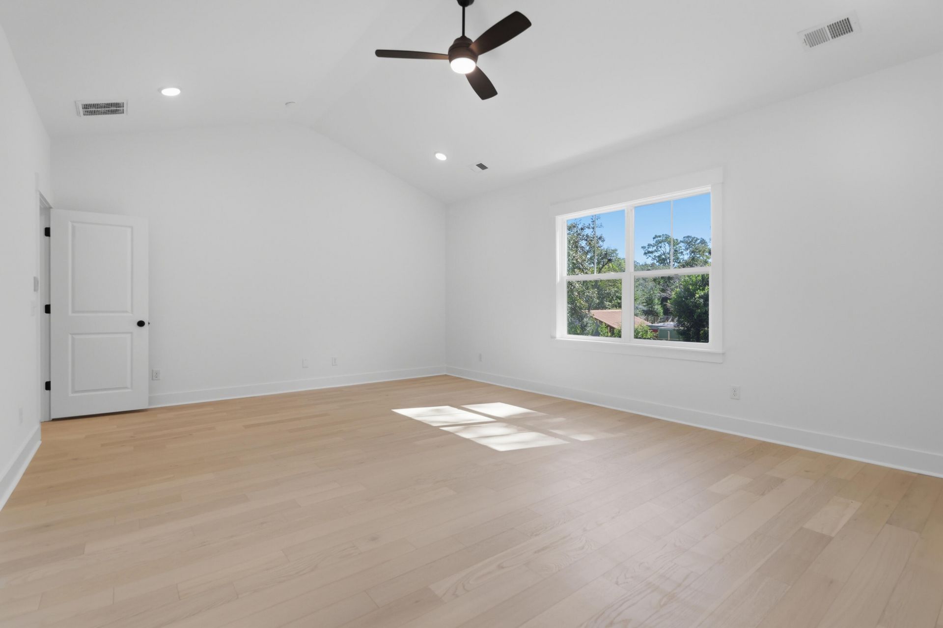 1411 Iroquois Street Photo 30