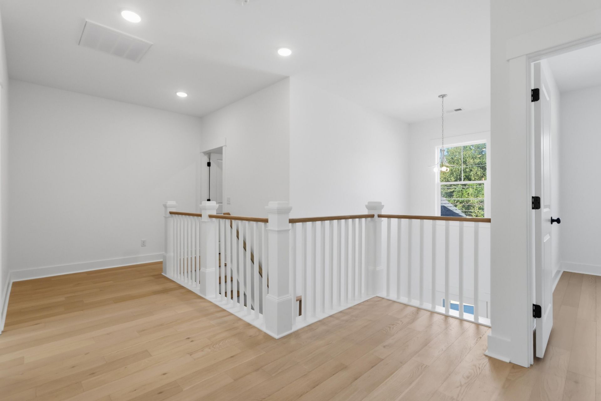 1411 Iroquois Street Photo 38