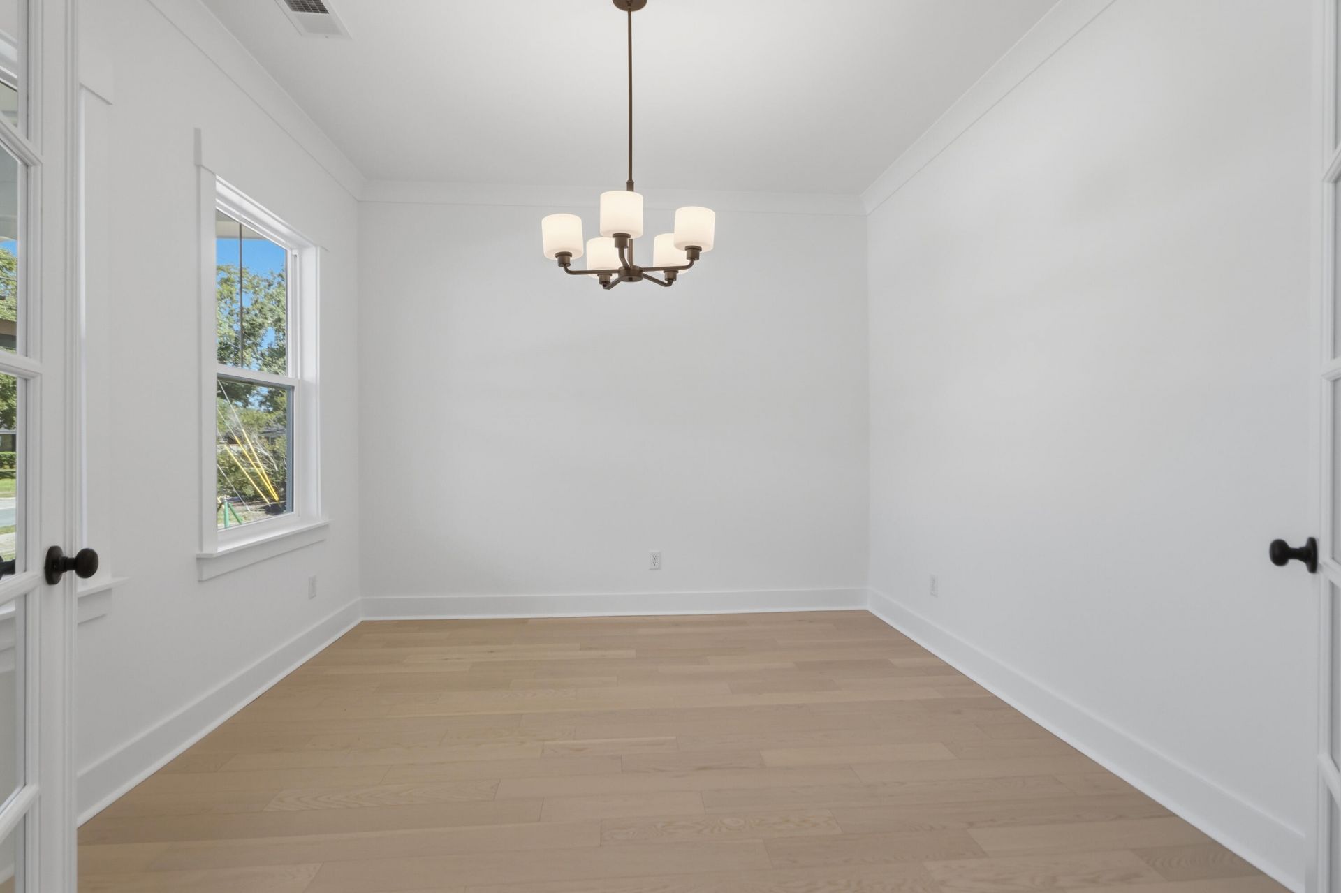 1411 Iroquois Street Photo 4