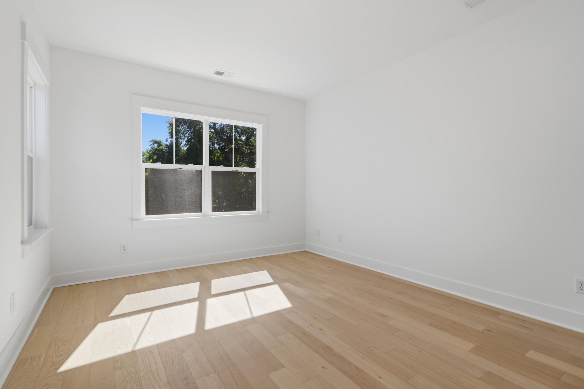 1411 Iroquois Street Photo 41