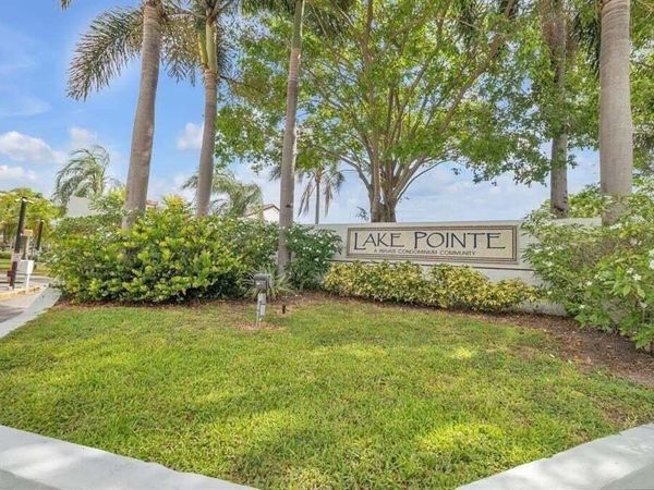 207 LAKE POINTE Drive, Unit 102, Oakland Park, FL 33309