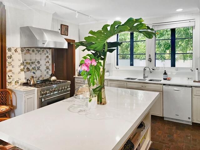 80 Middle Road, Palm Beach, FL 33480 Photo