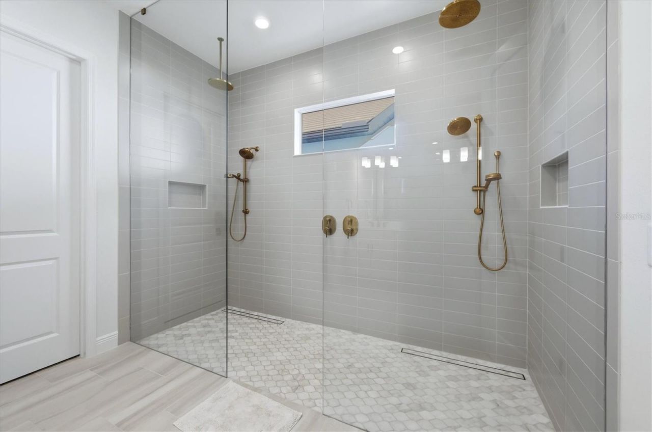 6233 Isla Del Ray Avenue, Sarasota, FL 34240 Photo