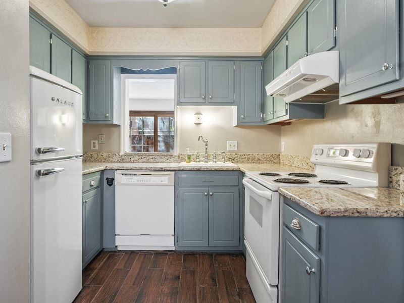 4730 Merrifield Place, Unit 21, Columbus, OH 43220 Photo 4