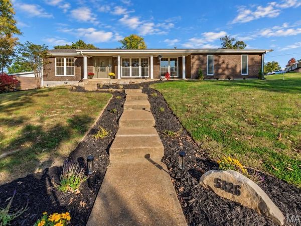 5326 Kings Park Drive , St Louis, MO 63129