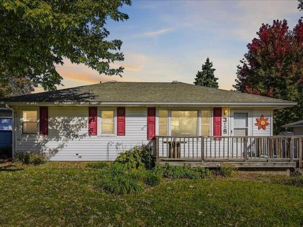 316 N 35th Avenue, Clinton, IA 52732