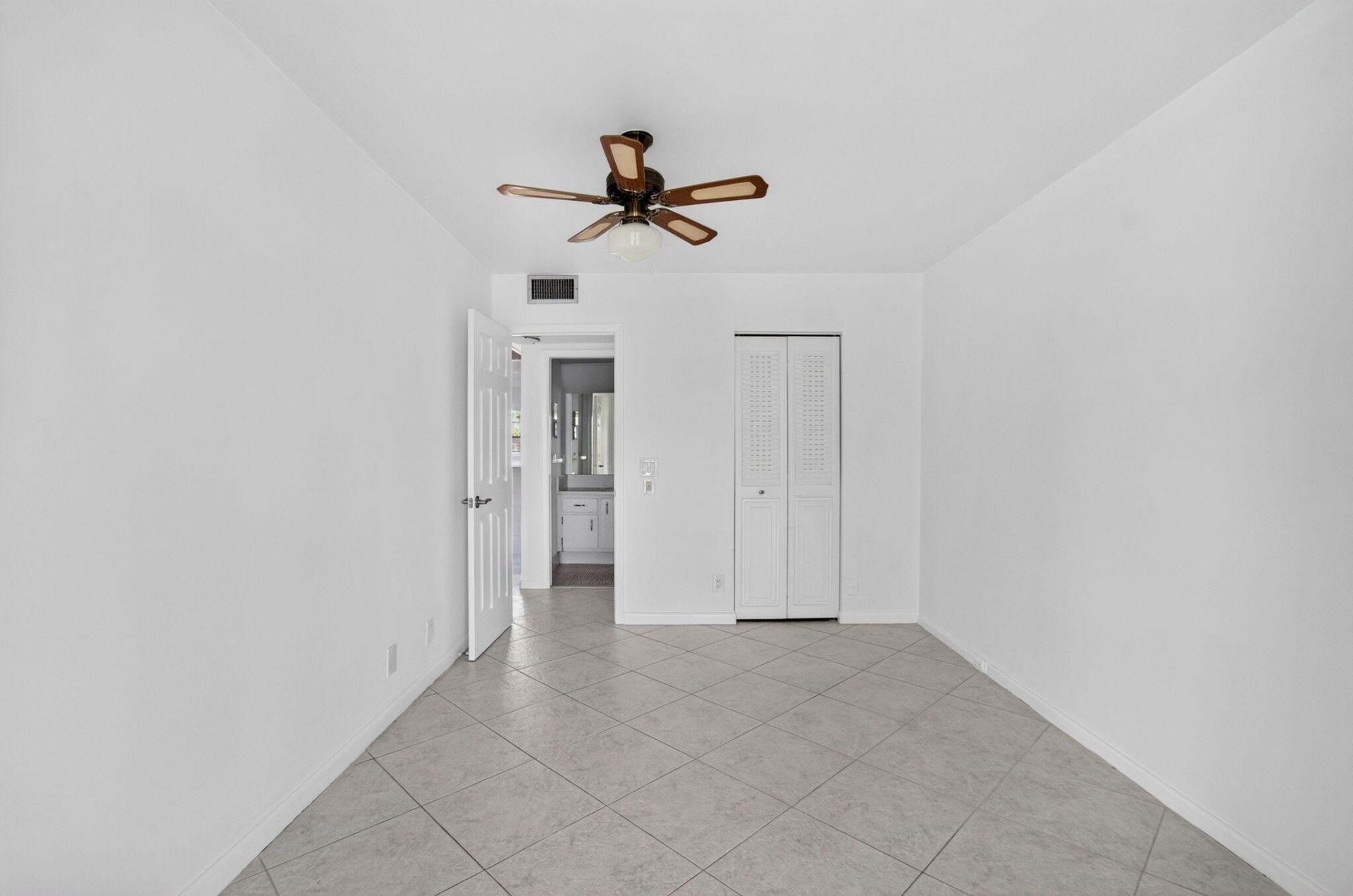 2025 Hythe B, Boca Raton, FL 33434 Photo