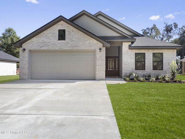 1612 Deer Street, Ocean Springs, MS 39564