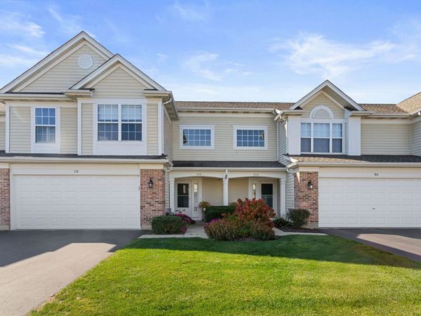 918 Waterford Lane, Elk Grove Village, IL 60007
