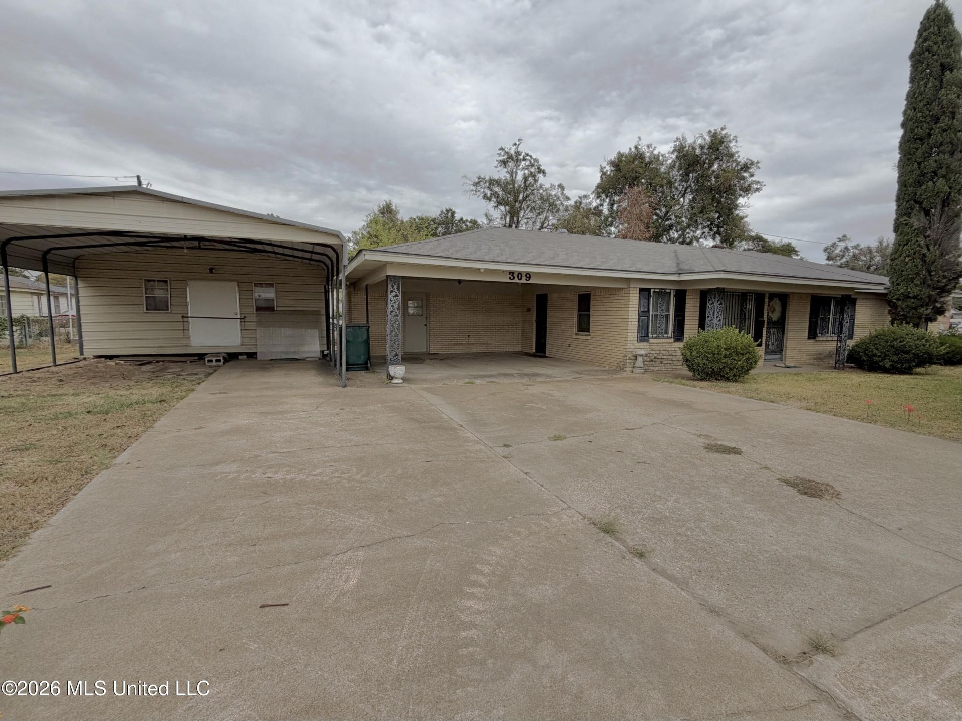 309 E Martin Luther King Jr Drive, Greenwood, MS 38930 Main Photo