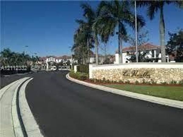 9764 NW 10th Ter , Miami, FL 33172
