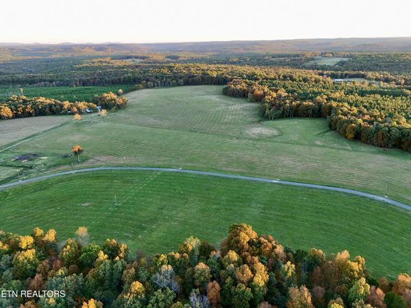 Poke Patch Rd, Crossville, TN 38572