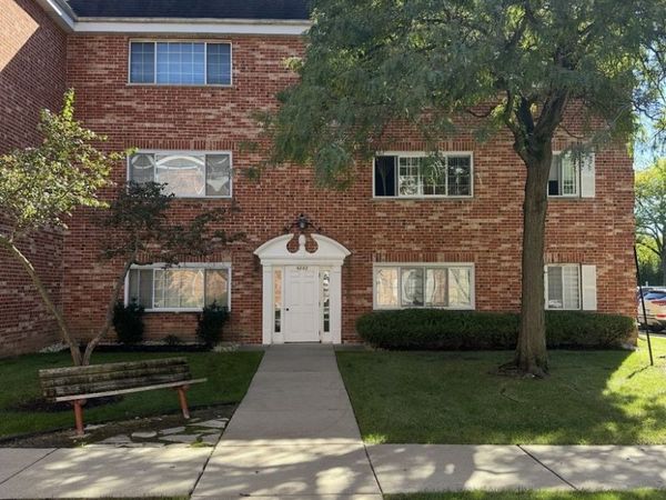 6882 W Touhy Avenue, Unit B, Niles, IL 60714