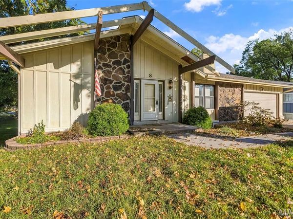 8 Charleroi Place , Lake St Louis, MO 63367