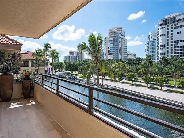4400 Gulf Shore BLVD N, Unit 3-305, NAPLES, FL 34103
