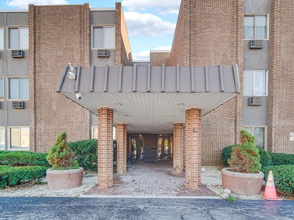 1117 Leavitt Avenue, Unit 114, Flossmoor, IL 60422