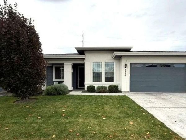 5827 W Riva Capri St, Meridian, ID 83646