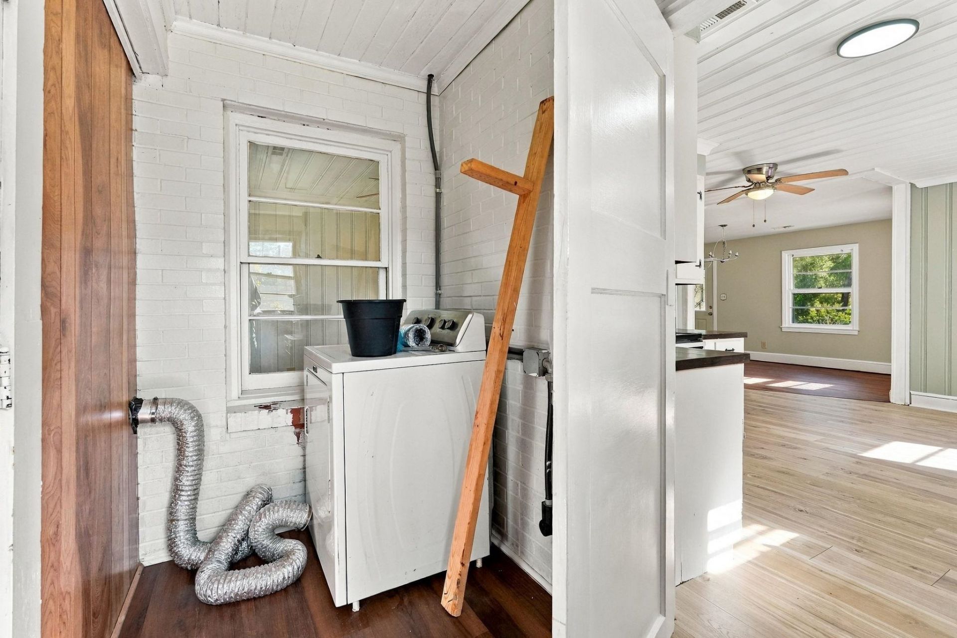 501 N Nichols St. Photo 10