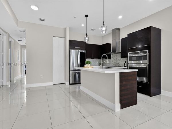 10305 NW 63rd Ter , Unit 102, Doral, FL 33178