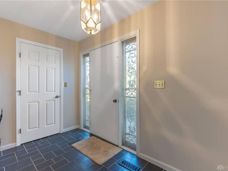 912 Cedar Creek Circle, Washington Township, OH 45459 Photo 7