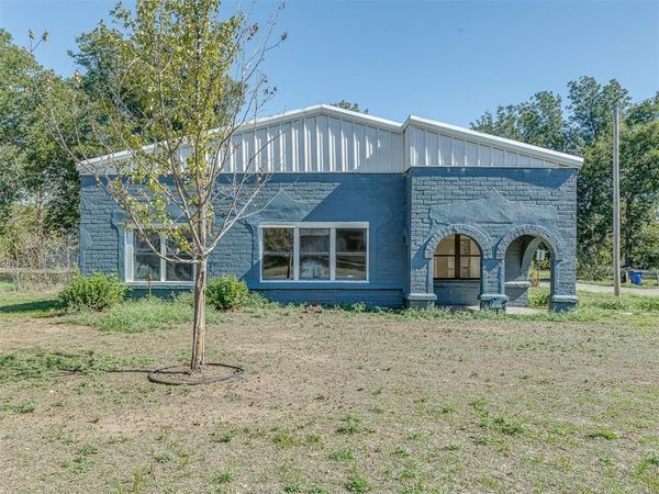 1827 S 20th Street, Chickasha, OK 73018
