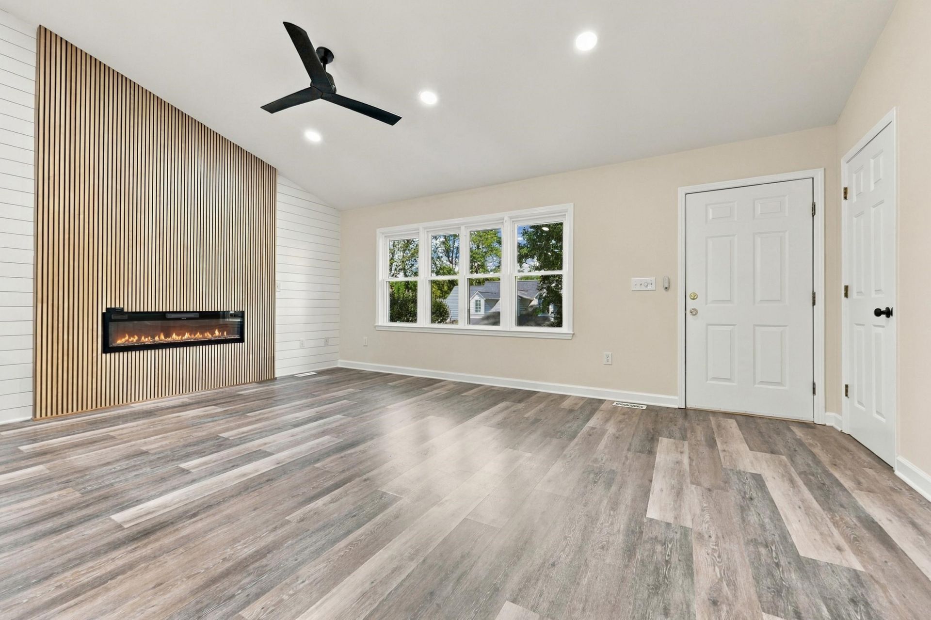 2215 Jefferson Circle Photo 4