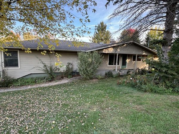 250 S 14th Street , Clinton, IA 52732