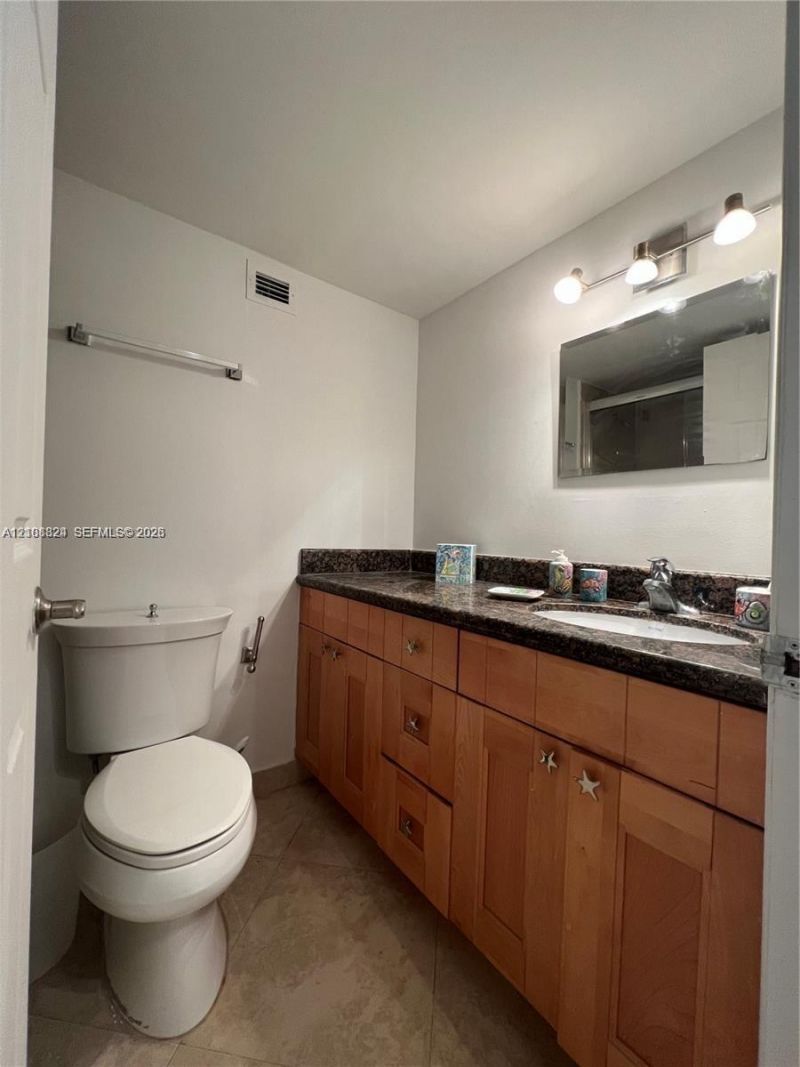 6039 Collins Ave , Unit 1208, Miami Beach, FL 33140 Photo