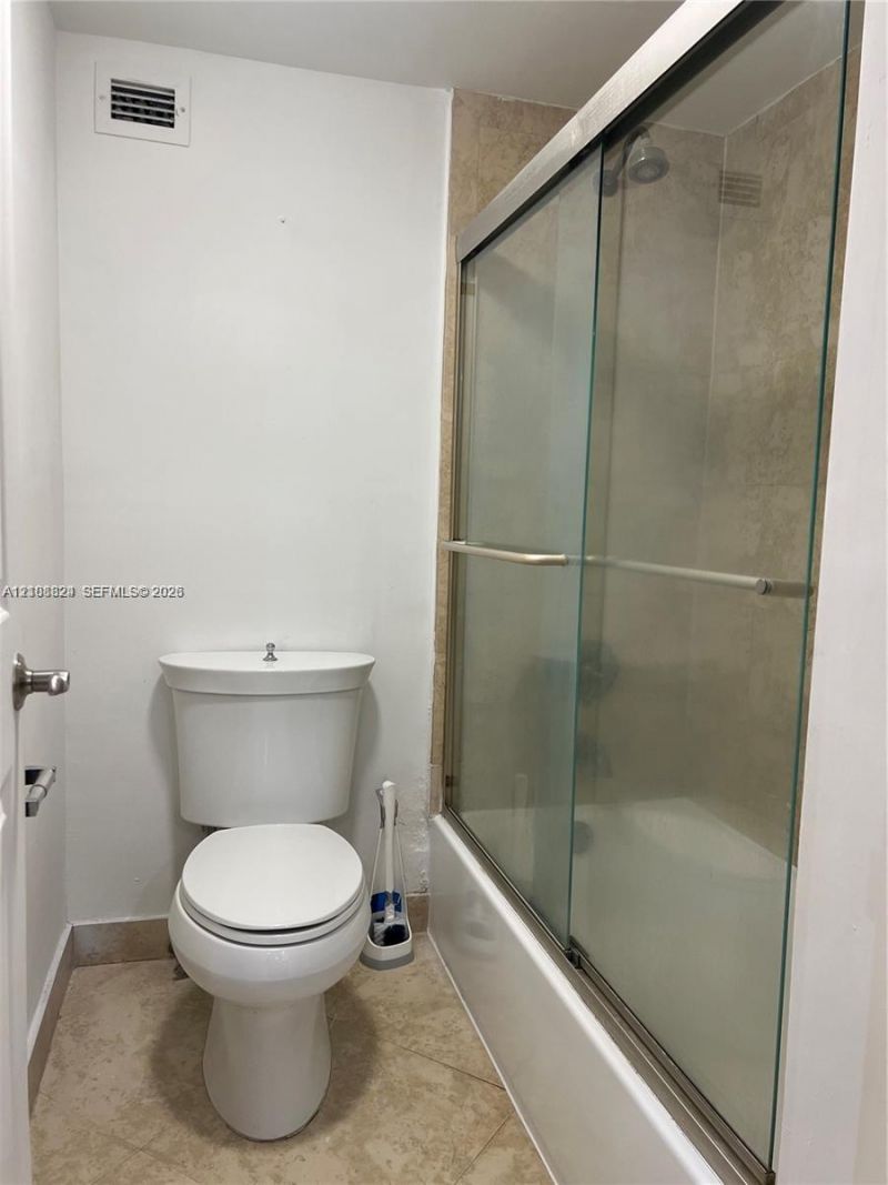 6039 Collins Ave , Unit 1208, Miami Beach, FL 33140 Photo