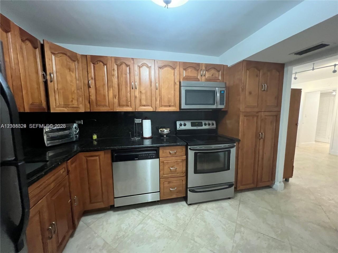 6039 Collins Ave , Unit 1208, Miami Beach, FL 33140 Photo