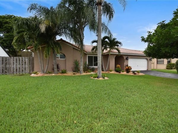 6671 W Wedgewood Ave, Davie, FL 33331