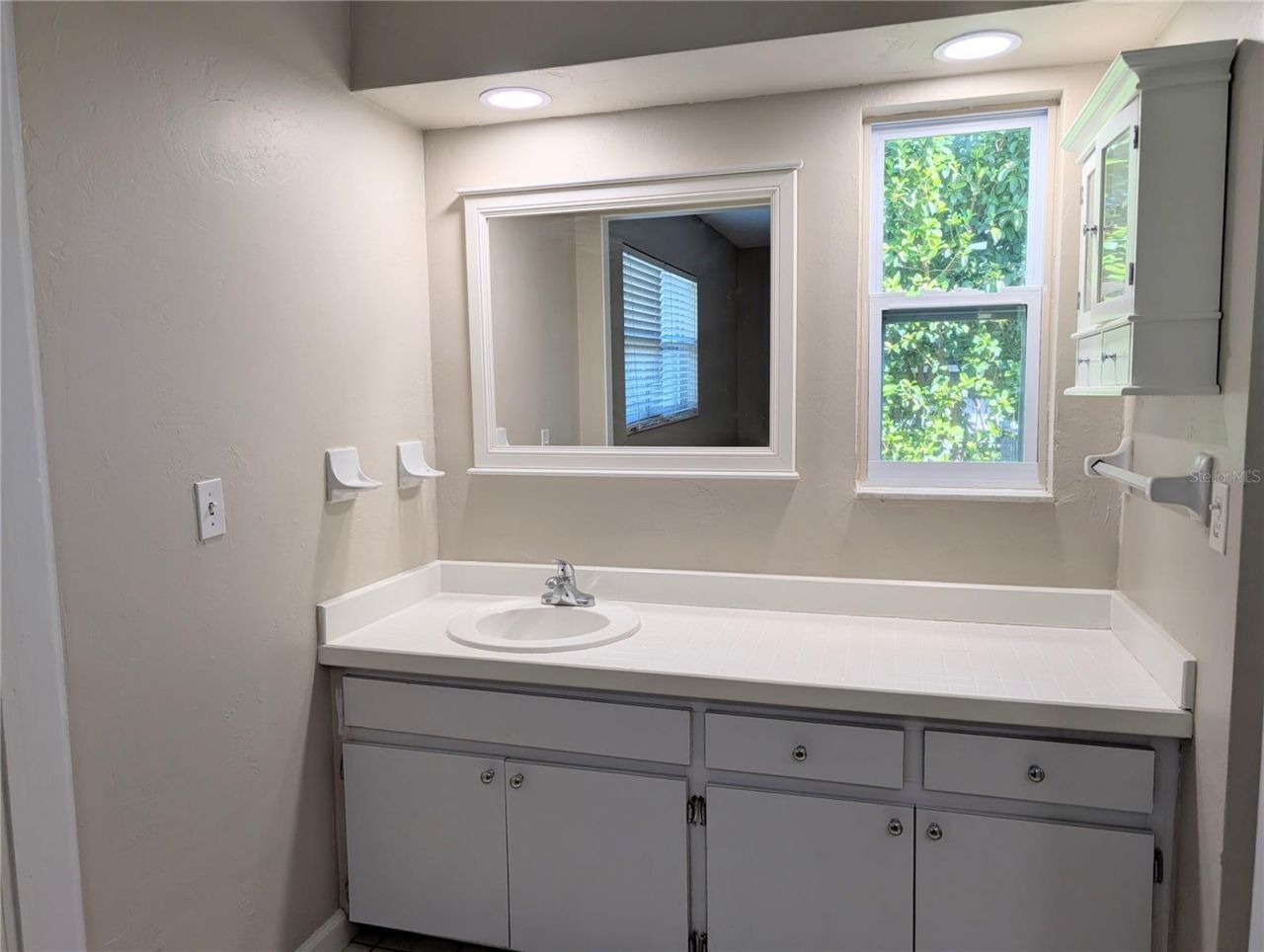 5749 Britannia Drive , Sarasota, FL 34231 Photo